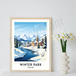 Scène d'hiver enneigée avec un village de montagne et une rivière gelée dans un paysage montagneux.