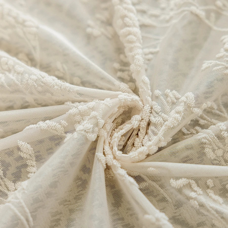 rideau semi transparent broderie florale classique romantique blanc crème chambre coucher decoration salon