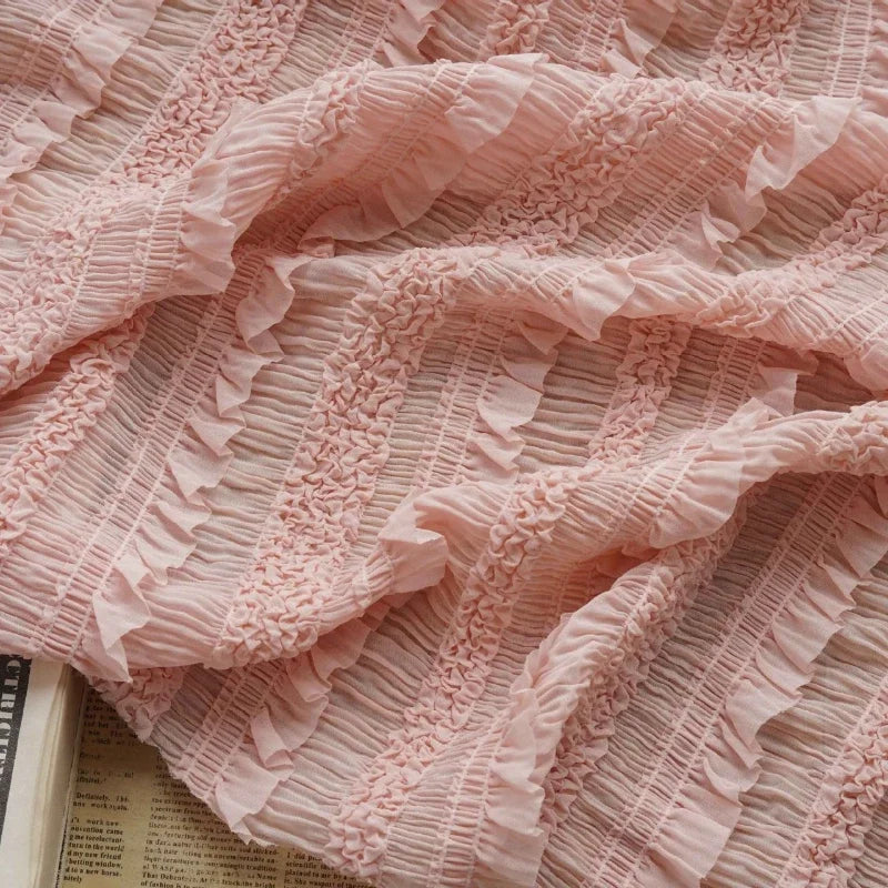 tissu mousseline rose clair blanc vintage romantique volants fronces dentelle imperméable occasion spéciale robe