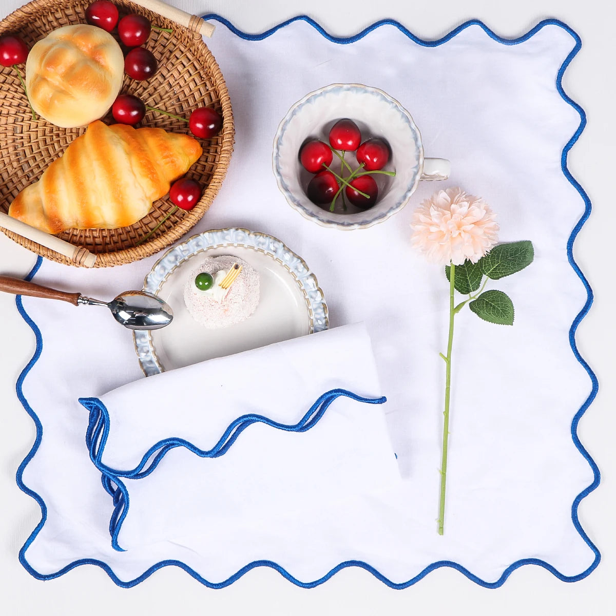 serviettes table classiques fleurs roses jaunes bordure bleue coton rose vert blanc