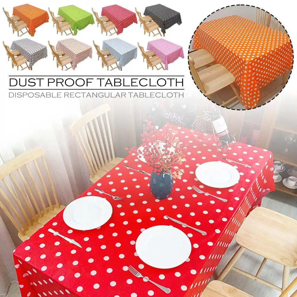 nappe table rouge bleu clair moderne points blancs assiettes couverts décoration cuisine vases fleurs