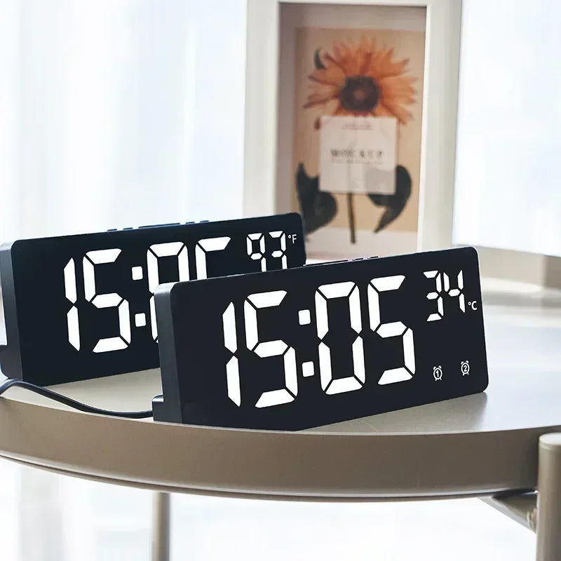 horloge numérique réveil alarme température noir minimaliste adhésif boutons réglables moderne