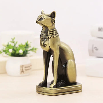 statue égyptienne chat bastet bronze doré hiéroglyphes collier décoration maison ancienne