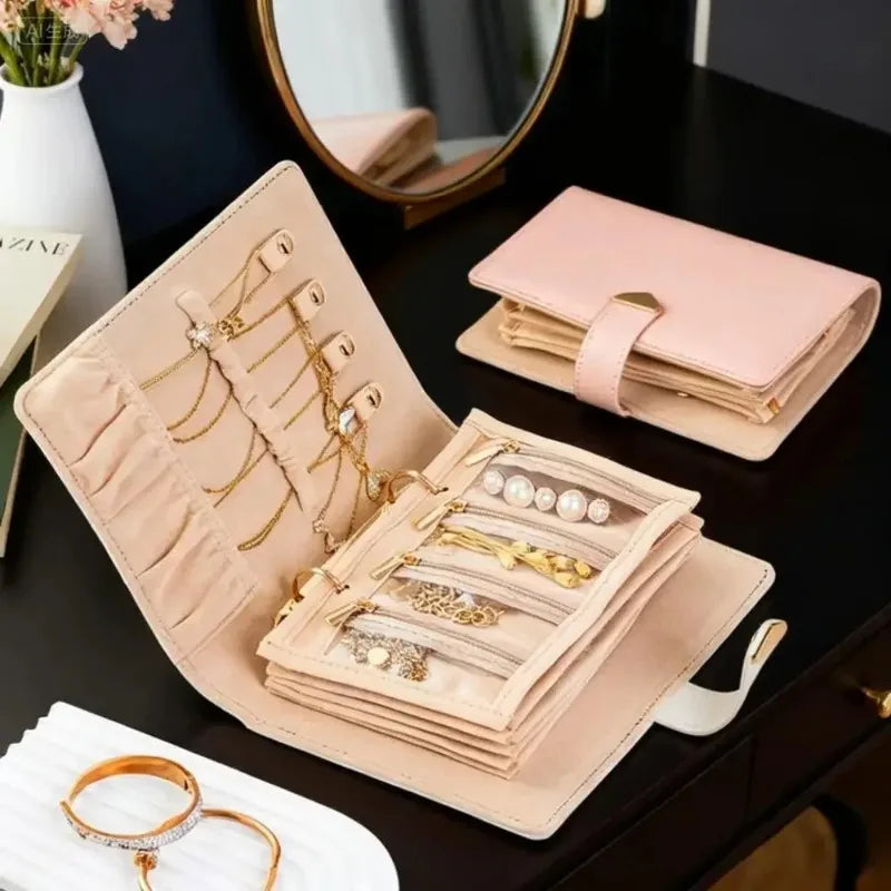 porte bijoux pliable moderne élégant beige rose clair blanc satiné boucles colliers pendentifs bracelets