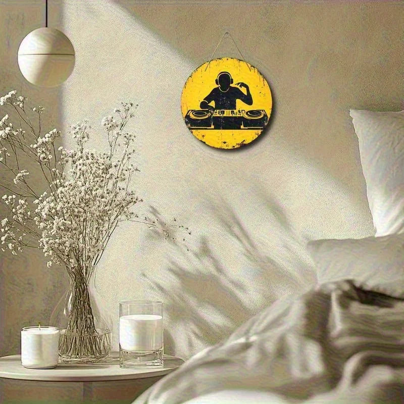 décoration murale ronde dj graphique vintage jaune noir silhouettes platines casque accrochage grunge