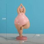 statues yoga contemporaines humoristiques résine rose beige points blancs texture mat opaques