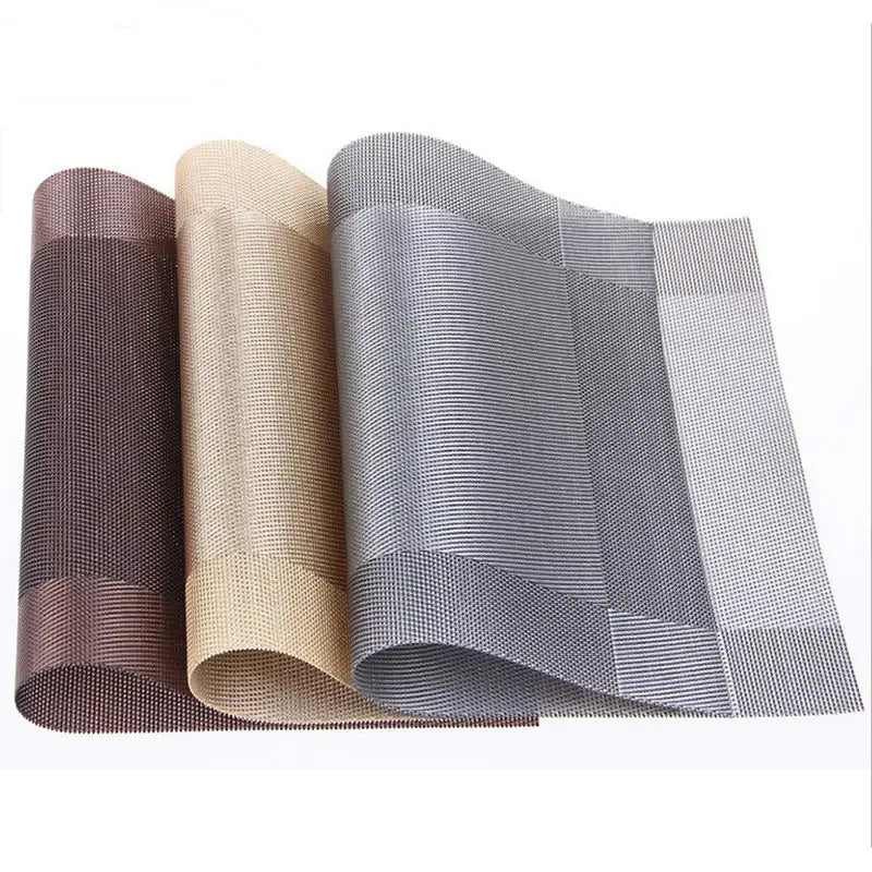 sets table modernes nappes tapis coussinets marron beige gris tressés texturés semi transparents assiettes
