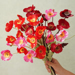 bouquet fleurs artificielles rouges oranges jaunes modernes décoration maison événements occasions spéciales soie opaque
