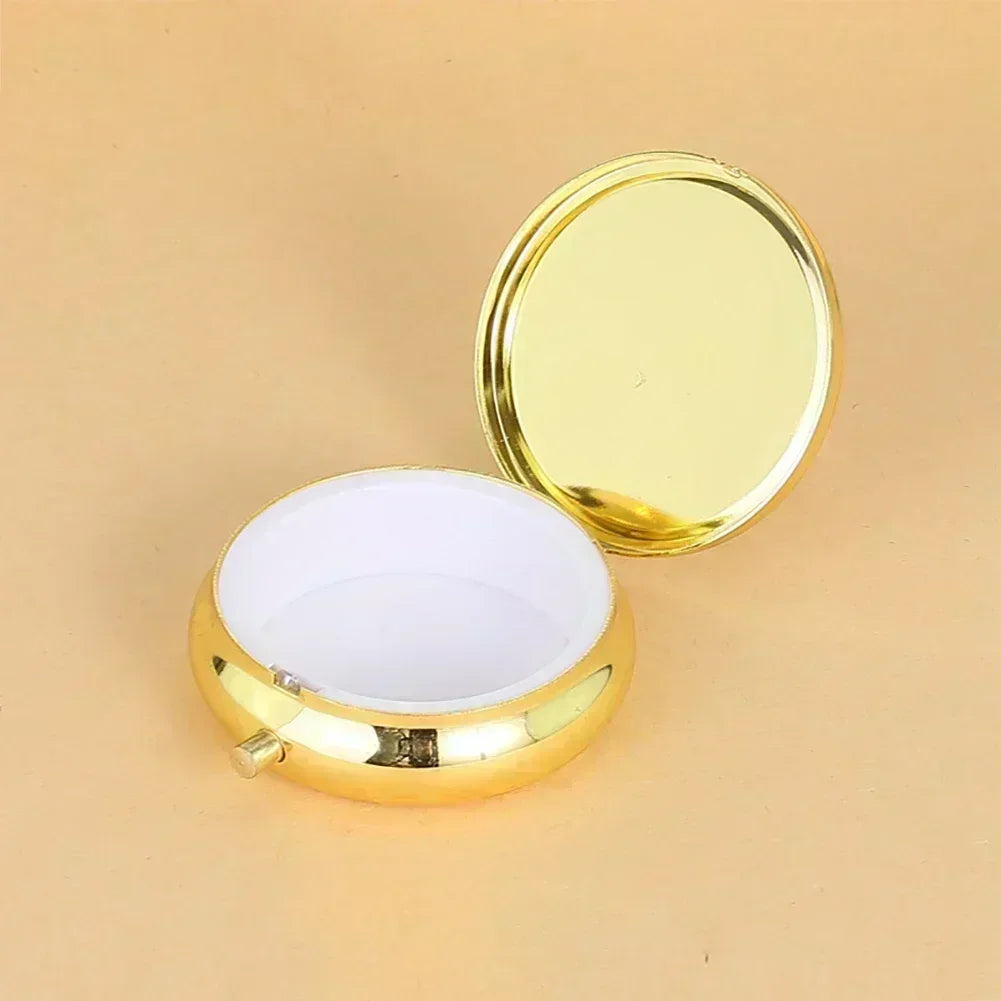 boîte pilules argentée moderne boîte médicaments compacte boutons pression contenant pilules