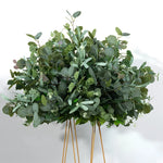 décoration florale artificielle mariage vert blanc doré feuilles fleurs minimaliste intérieur événement