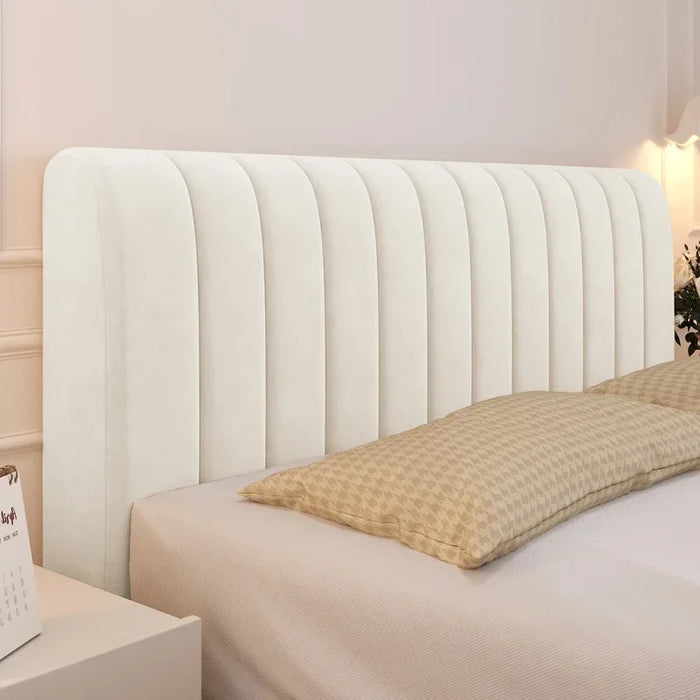 Tête de lit moderne en velours matelassé gris clair sur un lit
