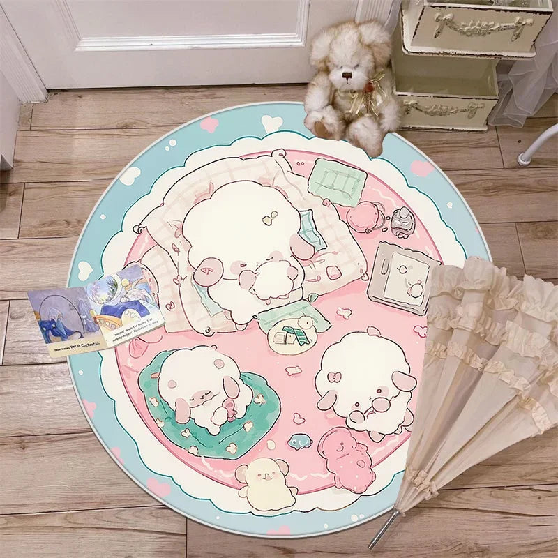 Un tapis rond muni de dessins mignons de créatures pelucheuses roses et blanches décore ce coin cocooning, créant une ambiance chaleureuse et confortable.