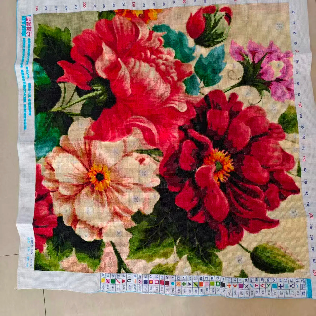 tableau brodé main motif floral multicolore fleurs différentes dimensions 35x35cm 80x80cm