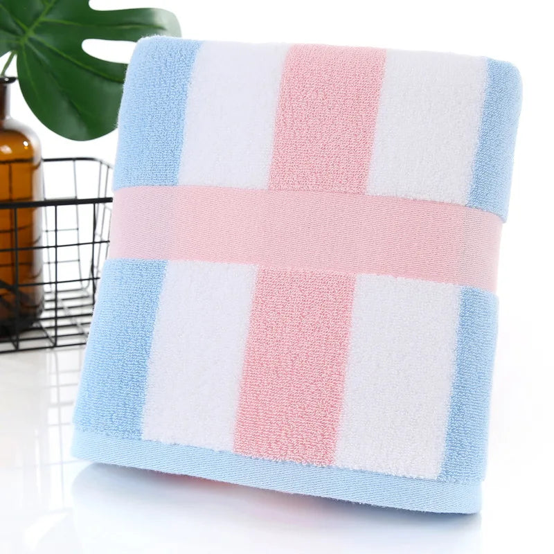 serviettes bain microfibre rayées modernes absorbantes bleu clair blanc beige gris rose pâle écologiques