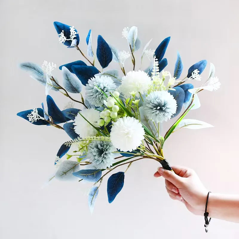 bouquet artificiel moderne fleurs boules feuilles vertes bleu blanc rouge
