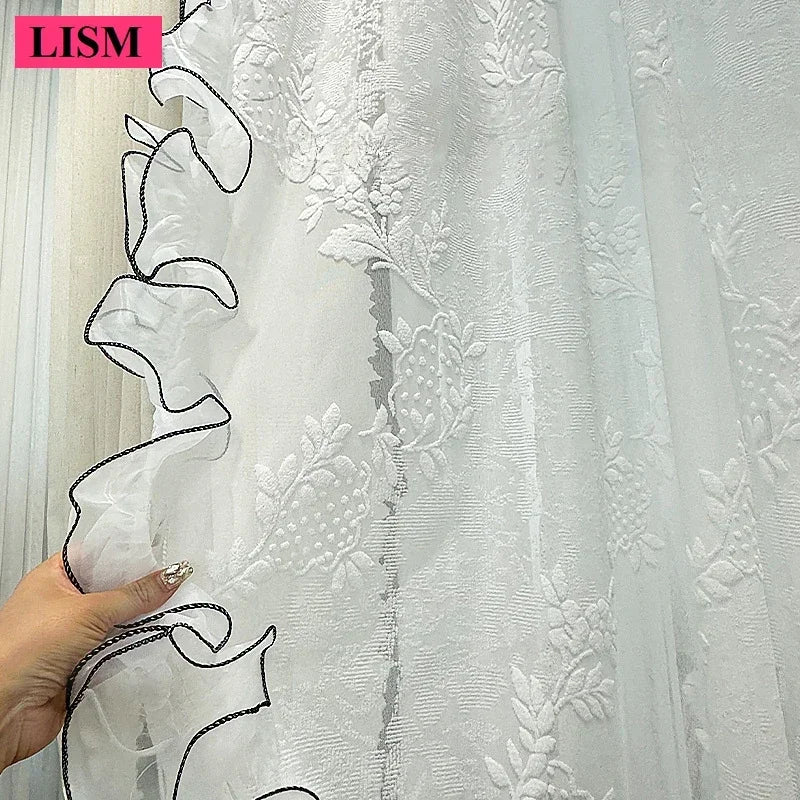 rideau blanc dentelle broderie florale translucide romantique franges ruban noir