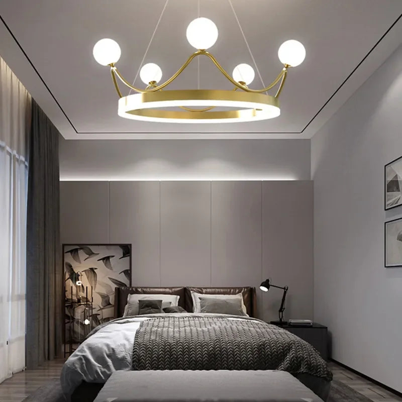 lampe suspendue moderne or blanc boules verre anneau central lumineux chaînes fixations