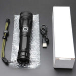 lampe torche noire rechargeable usb texturée rainures moderne robuste anneau serrage cordon