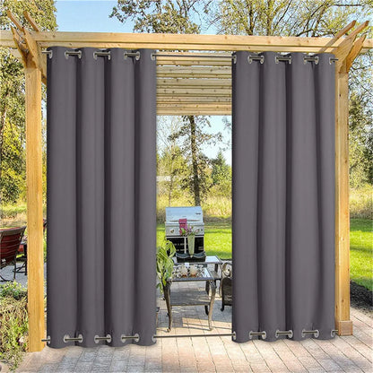 Rideaux de couleur gris en tissu luxueux, avec grommets argentés brillants pour une suspension facile et un aspect élégant. Ces rideaux bien conçus apportent une ambiance chaleureuse et invitante à tout espace de vie ou de travail. Leur couleur neutre et leur design classique les rendent parfaitement adaptés à n'importe quel style de décoration d'intérieur.
