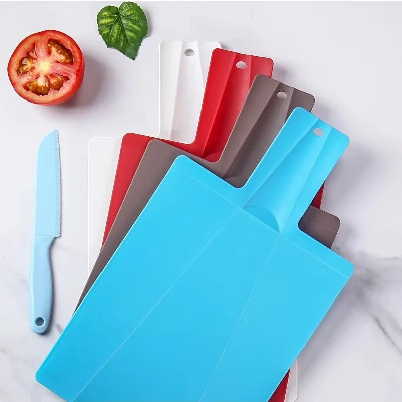 planches découpe plastique pliable bleu blanc rouge moderne pratique poignée intégrée