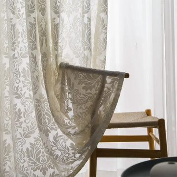 rideau classique brodé motif floral beige gris clair élégant salon chambre fenêtre maison