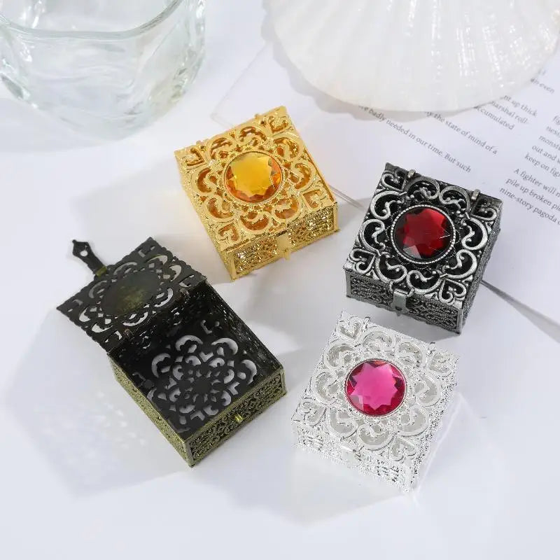 boîte bijoux noir ornements floraux vintage élégante argentée brillante cadenas porte bijoux rangement sécurité