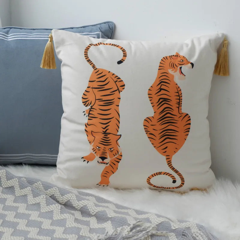 housse coussin carrée velours tigre décorative jaune pompons dorés canapé fauteuil lit