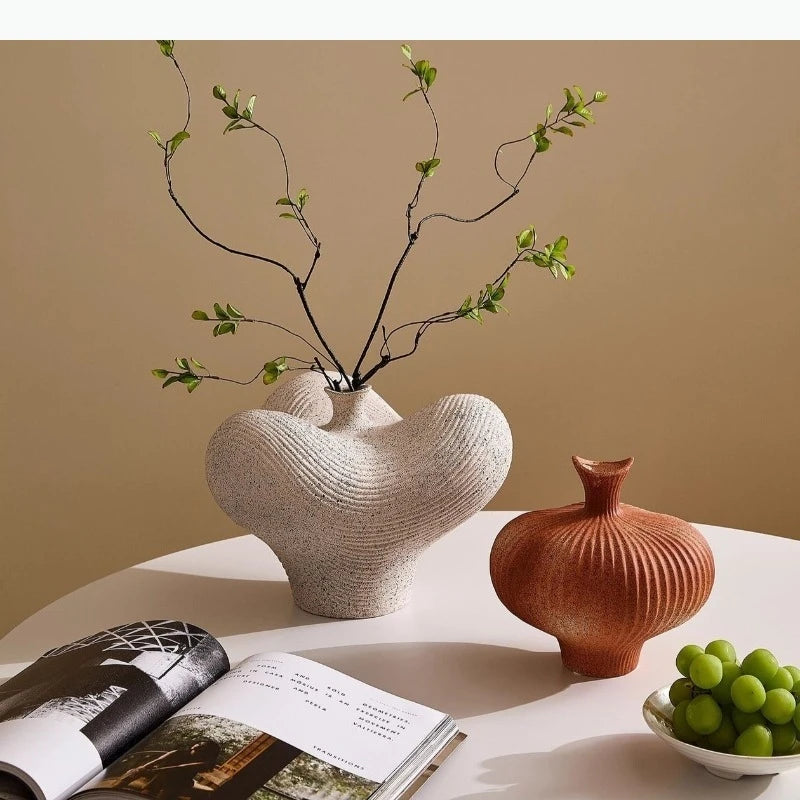 vase moderne blanc orange texturé rayures grain branches fleurs séchées fruits décoration intérieure