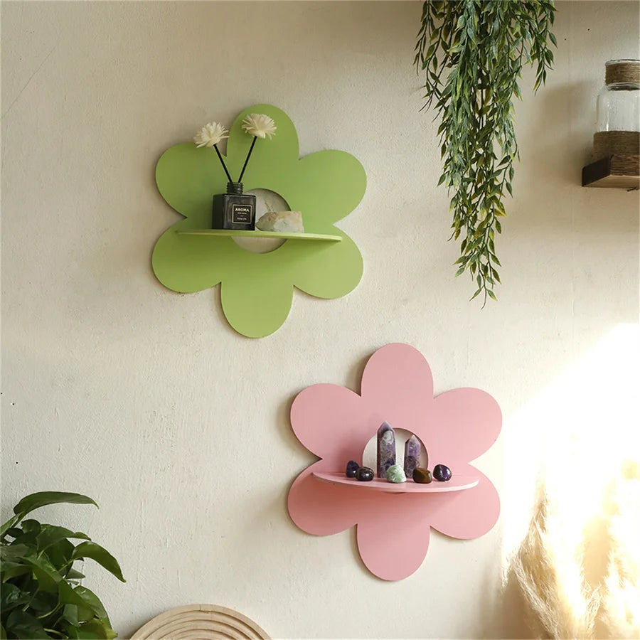 étagère murale moderne bois fleurs stylisées vase noir pierres semi précieuses