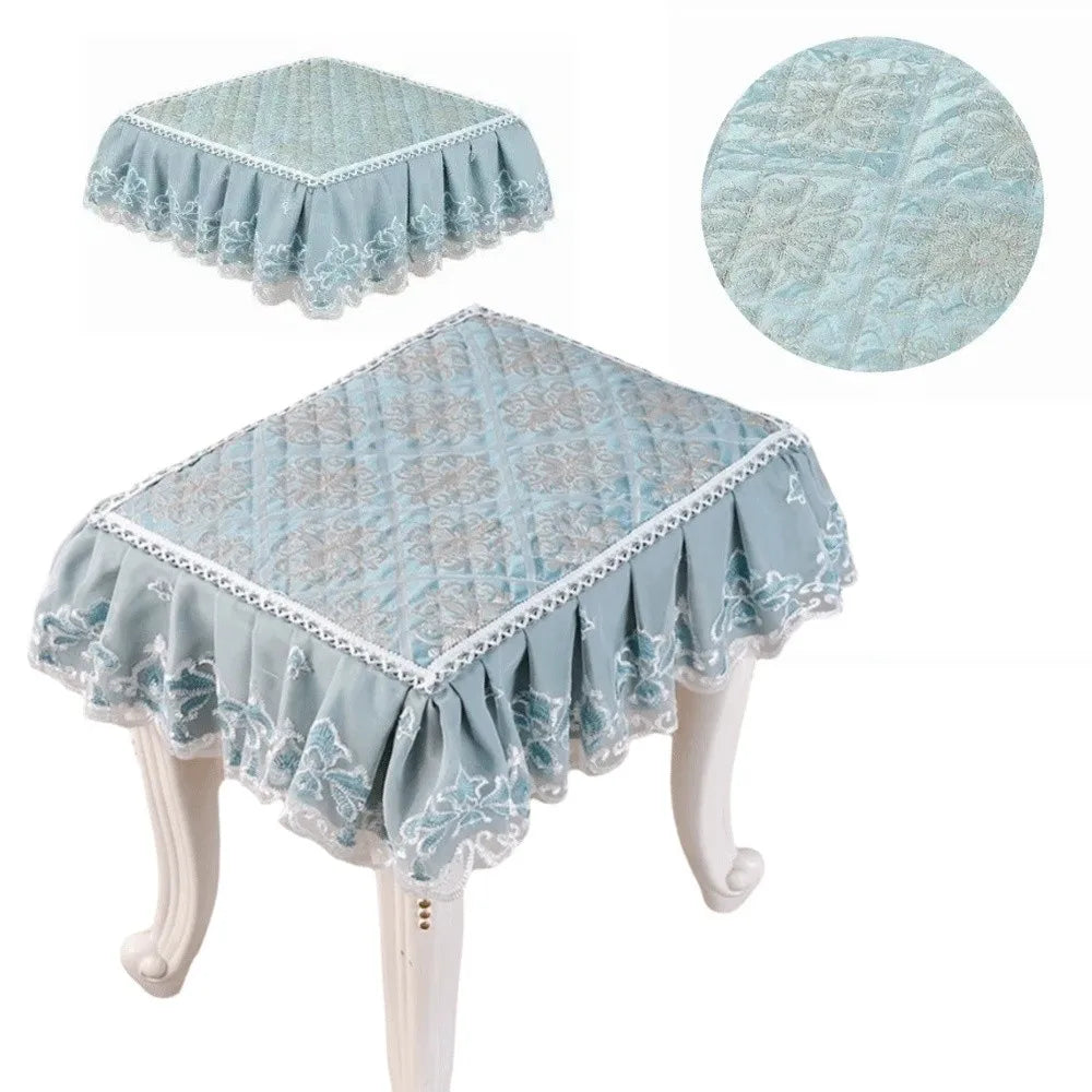 couvre siege polyester broderie florale bordure dentelle bleu clair classique