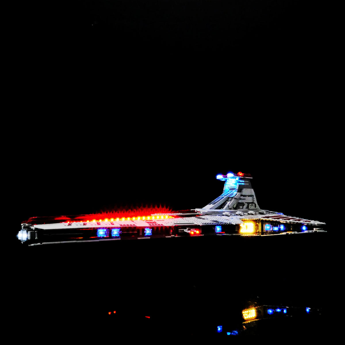 ensemble vaisseau spatial led rouge blanc gris bleu futuriste lumiere led intégrée science fiction