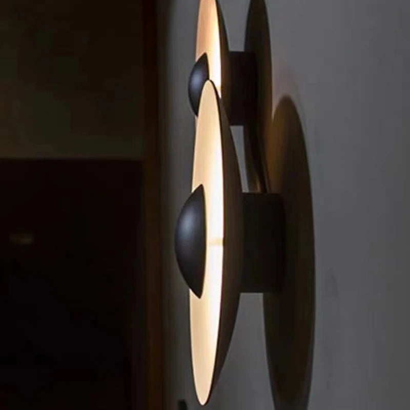 applique murale contemporaine dorée noire led fixée mur ronde lisse