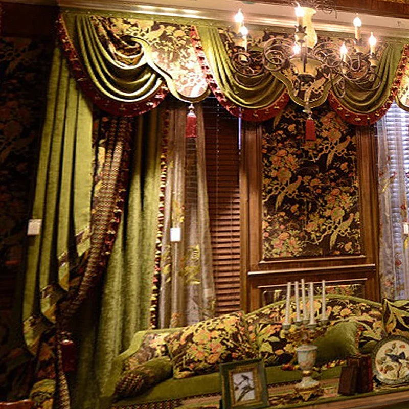 rideaux fleuris opaque classique tringle velours vert foncé marron foncé chambre hôtelDecorationIntérieureRicherOrnée