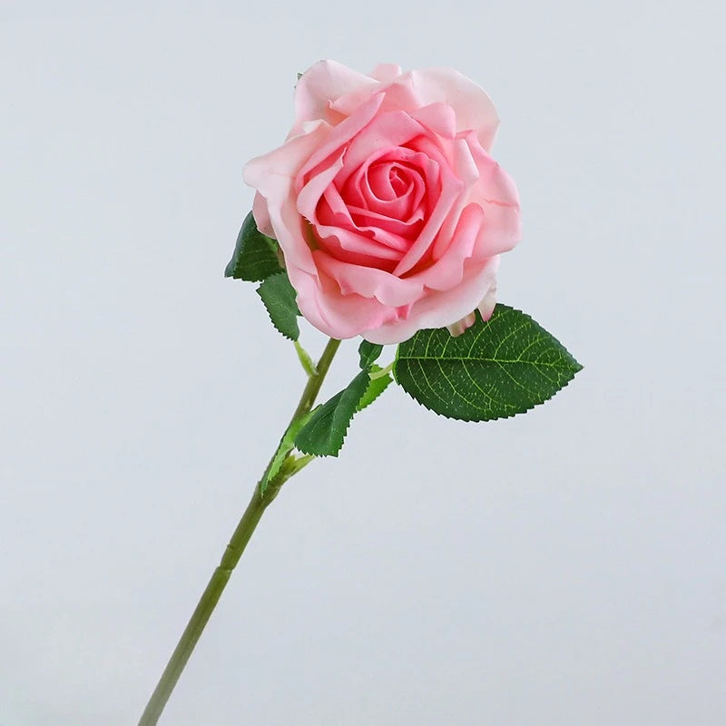 décoration intérieure bouquet roses soie moderne blanc rose rouge minimaliste