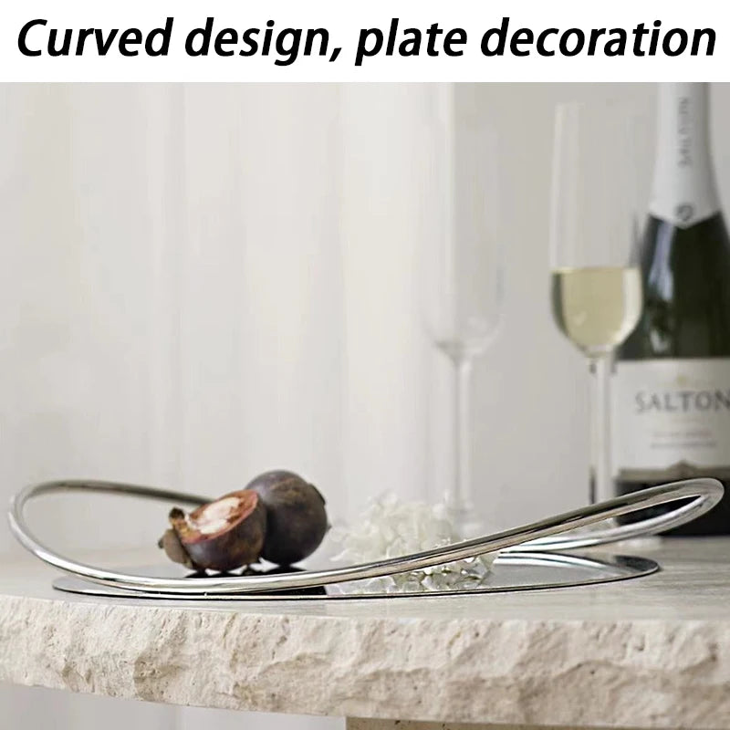 Plateau rangement moderne bois cadre métallique verres champagne bougies fleurs séchées desserts minimaliste élégant