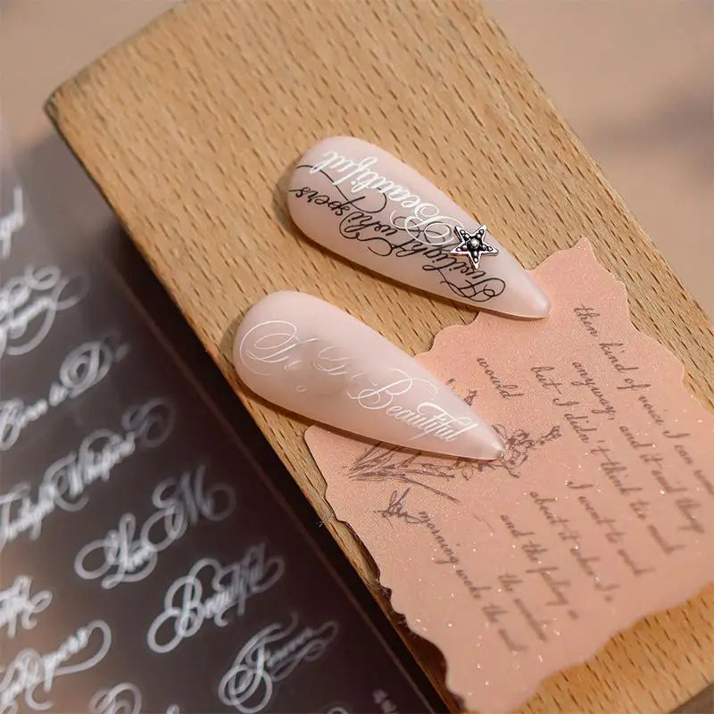 autocollants ongles calligraphiques transparents lettres noires texte blanc adhésif pinceau inclusion DIY manucure française