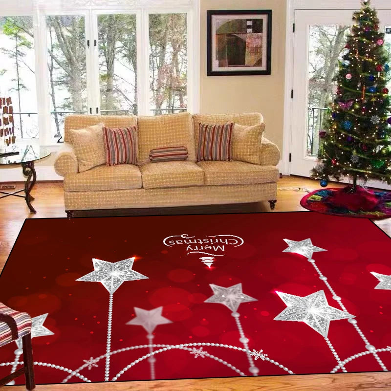 Un élégant salon avec un canapé beige, une décoration de Noël festive avec un arbre illuminé et un tapis rouge orné d'étoiles argentées.