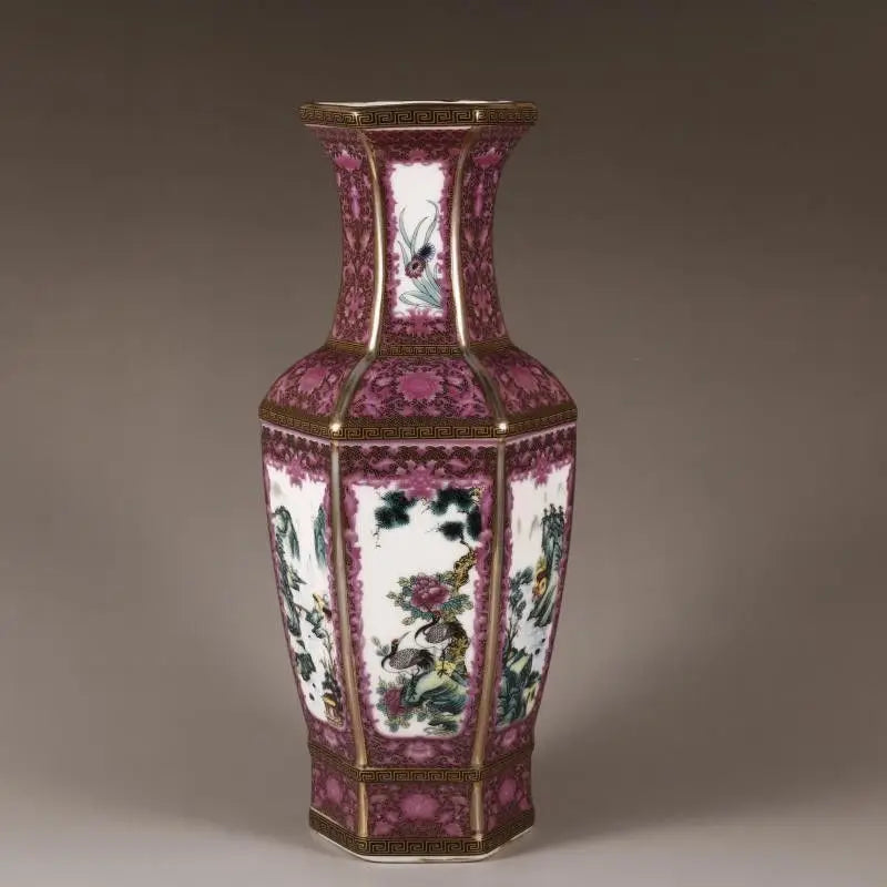 vase hexagonal ornements floraux oiseaux motifs géométriques rouge jaune bleu art traditionnel