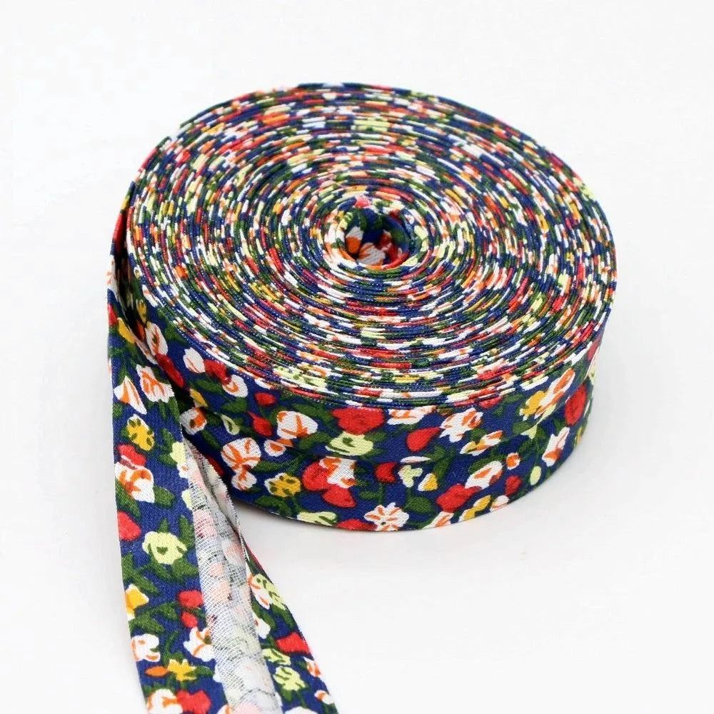 ruban coton motif floral rouge vert bleu blanc couture artisanale décoration textile