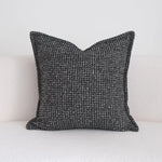 housse coussin carré motif floral contemporain polyester coton noir gris décoration maison voiture 45x45cm