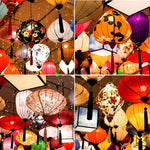 lanterne japonaise traditionnelle rouge fleurs décorative artisanale pompon bois suspendue