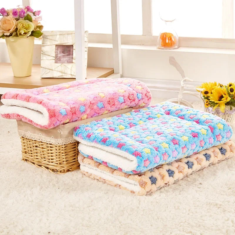 tapis lit doux couverture polaire épaisse animaux compagnie rose bleu beige points colorés lavable