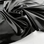 nappe noire imperméable pvc moderne cuisine table assiettes verres vase fleurs été simple