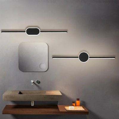 Applique murale LED dorée moderne dans une salle de bain