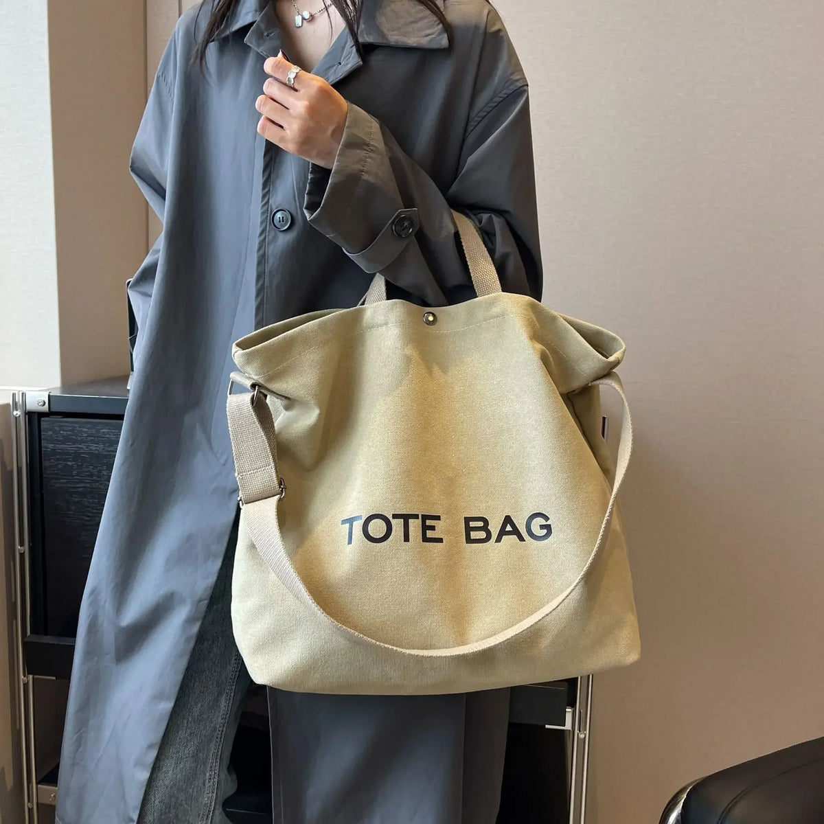 sac fourre tout toile douce lettres décontracté poche zippée beige matériau canvas casual étudiant