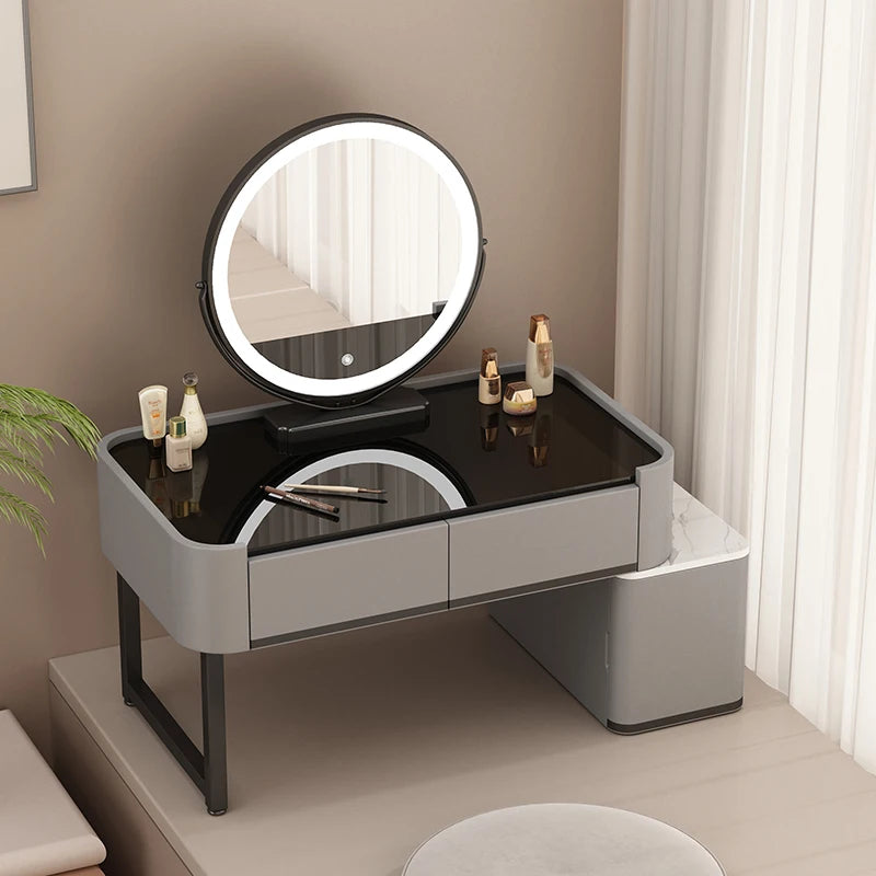 maquillage moderne marbre blanc tiroirs miroir pinceaux bouteilles pieds noirs