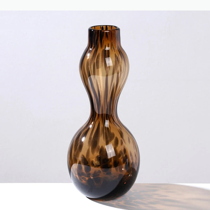 vases modernes translucides opaques motifs tourbillonnaires branches fleurs artificielles marron orange beige