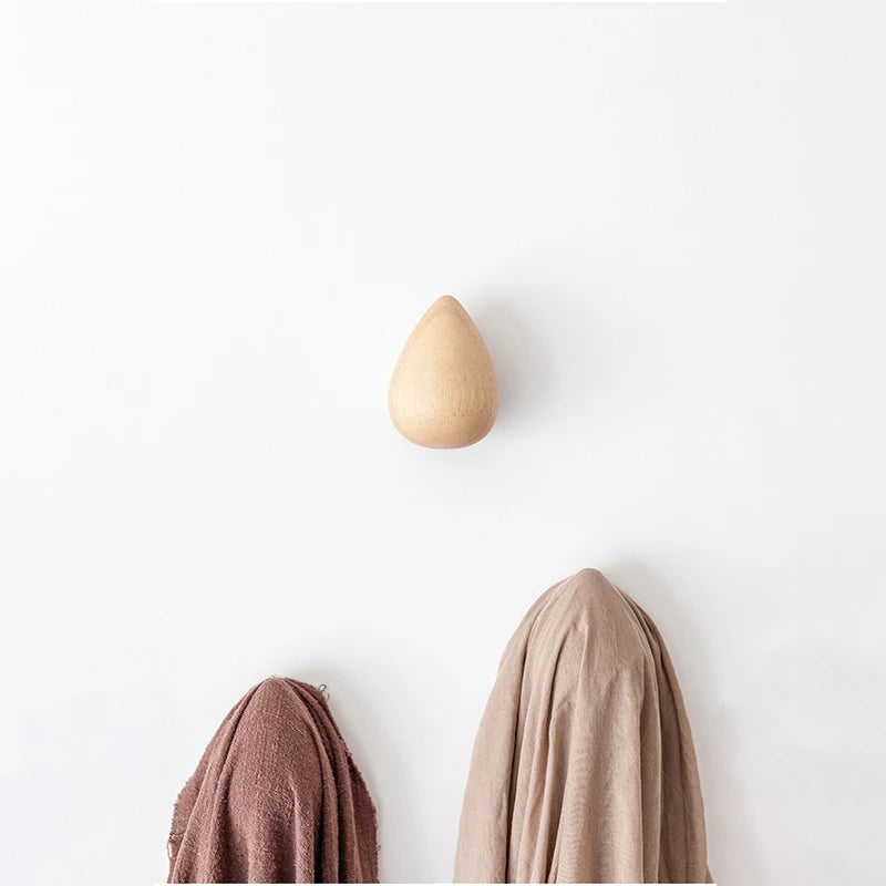 Porte-manteau mural bois avec manteaux accroches