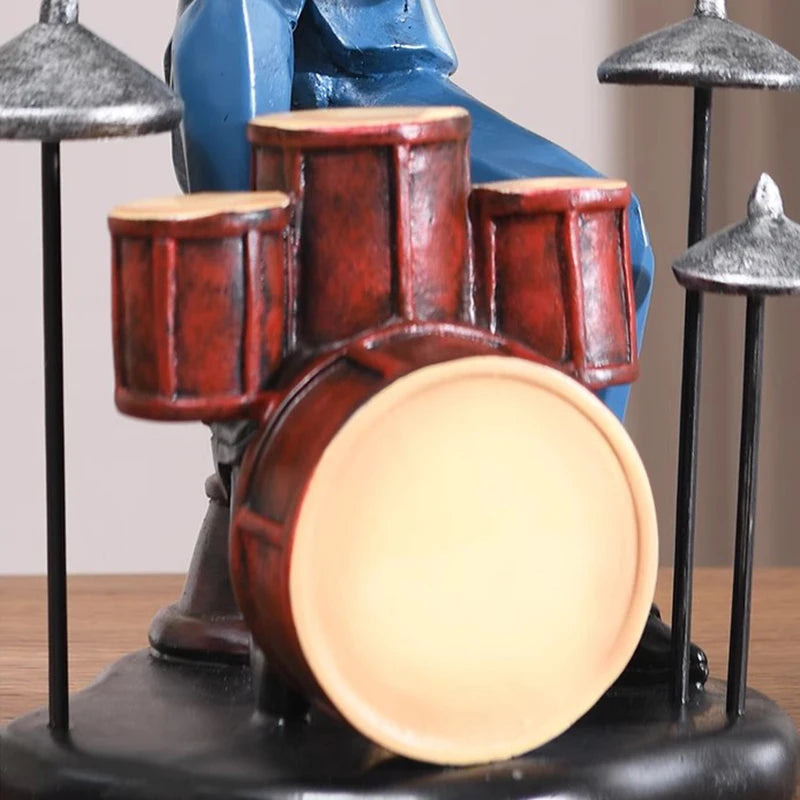 statues miniatures musiciens guitare saxophone trombone batterie décoration intérieure moderne stylisée