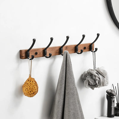 Porte manteau mural noir en bois avec 5 crochets vu de face
